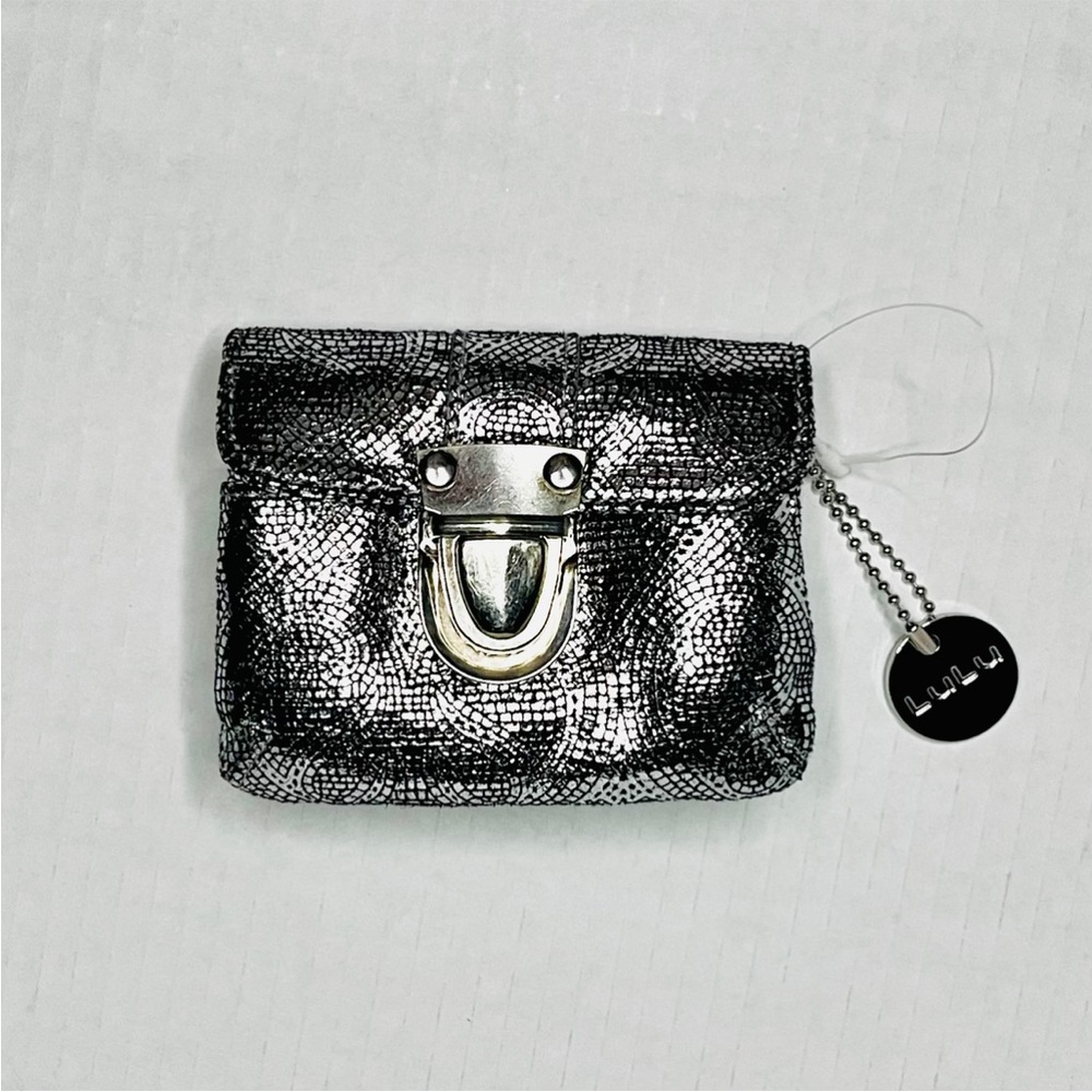 Lulu’s Metallic Wallet - Picture 4 of 13